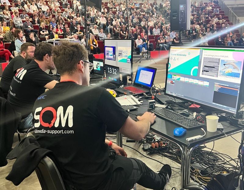 oh my god twitter doesn’t include alt text from images in their API